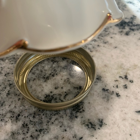 1995 Enesco,Everything is Beautiful
Musical"Bell, music, wedding gift, Family - Picture 3 of 9